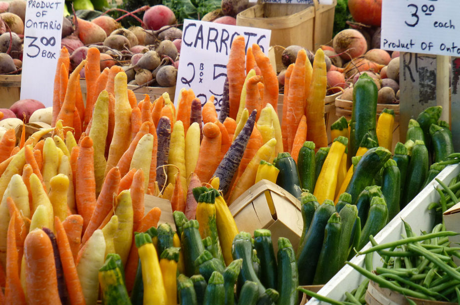 Des carottes et des courgettes bien rangées