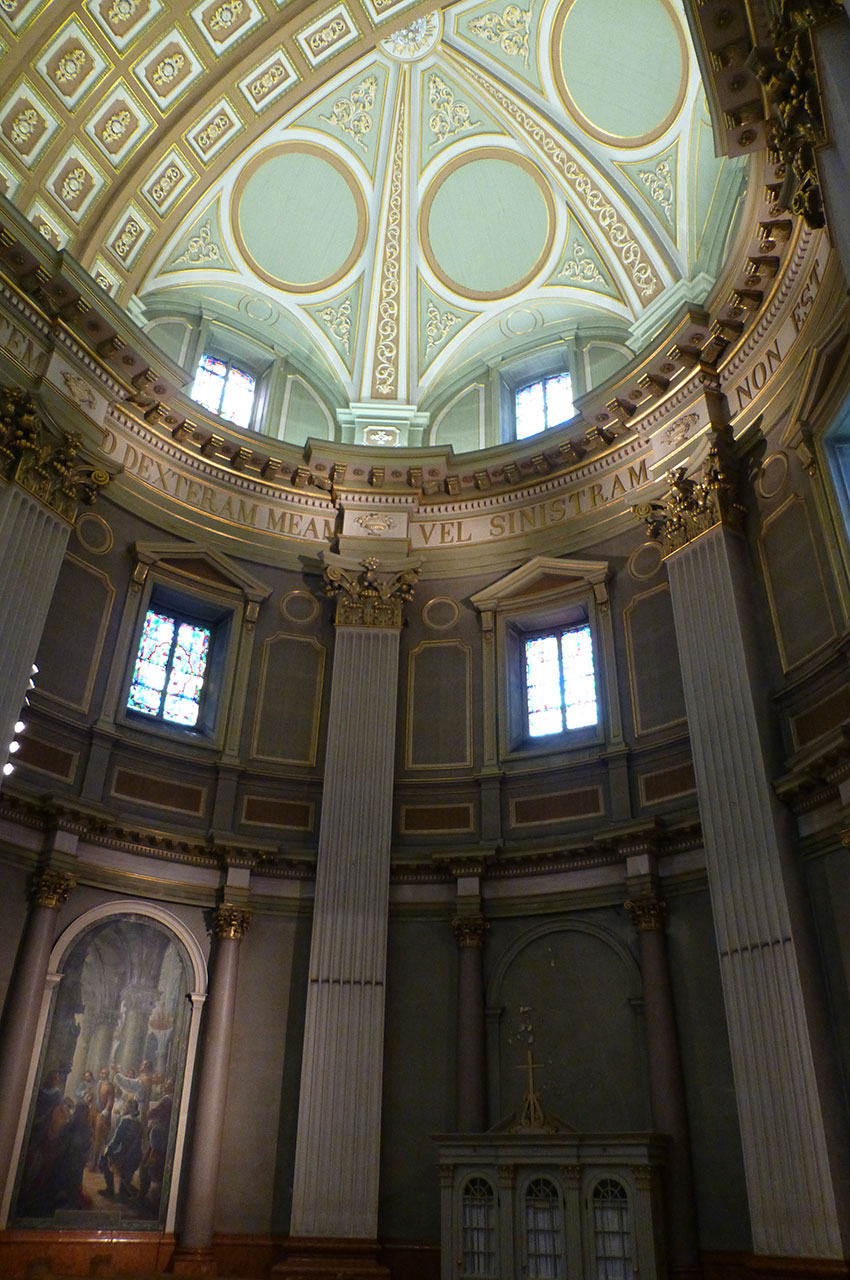 Dans le chœur de la cathédrale