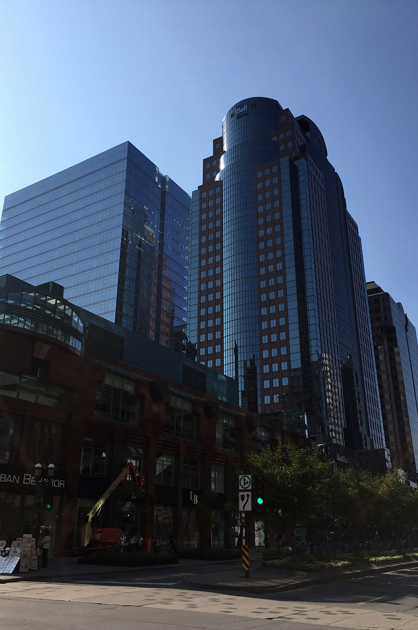 Tour de bureaux sur le Boulevard de Maisonneuve