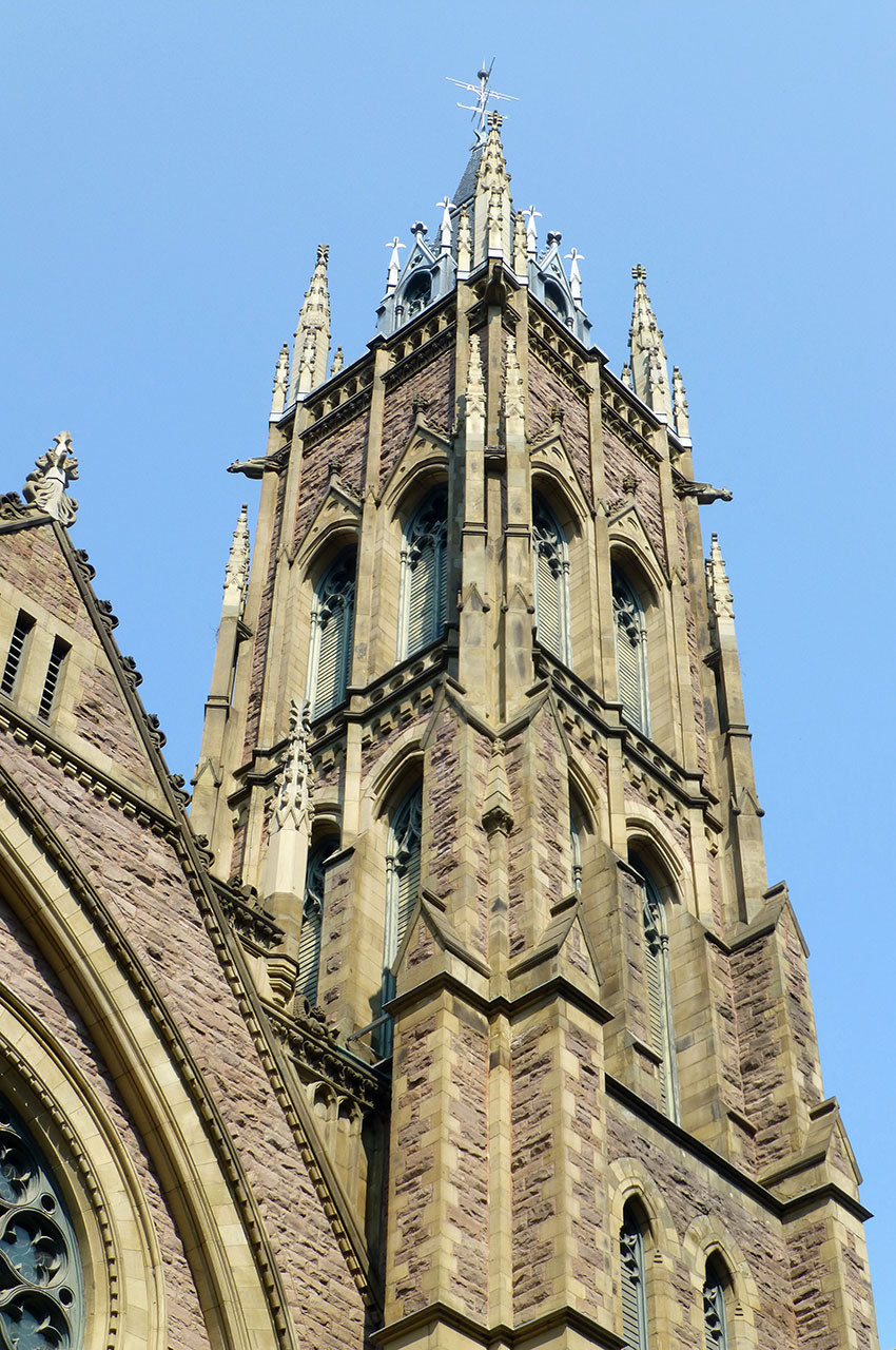 L'une des tours de l'église unie Saint-James