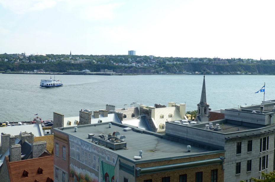 Bateau sur le Saint-Laurent vu depuis la Haute-Ville