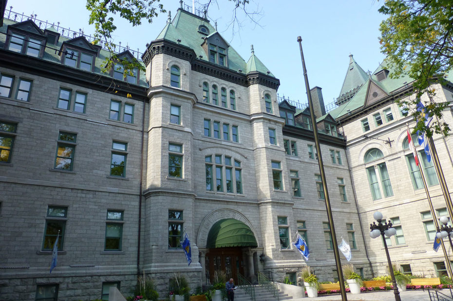 Entrée de l'Hôtel de Ville de Québec construit en 1896