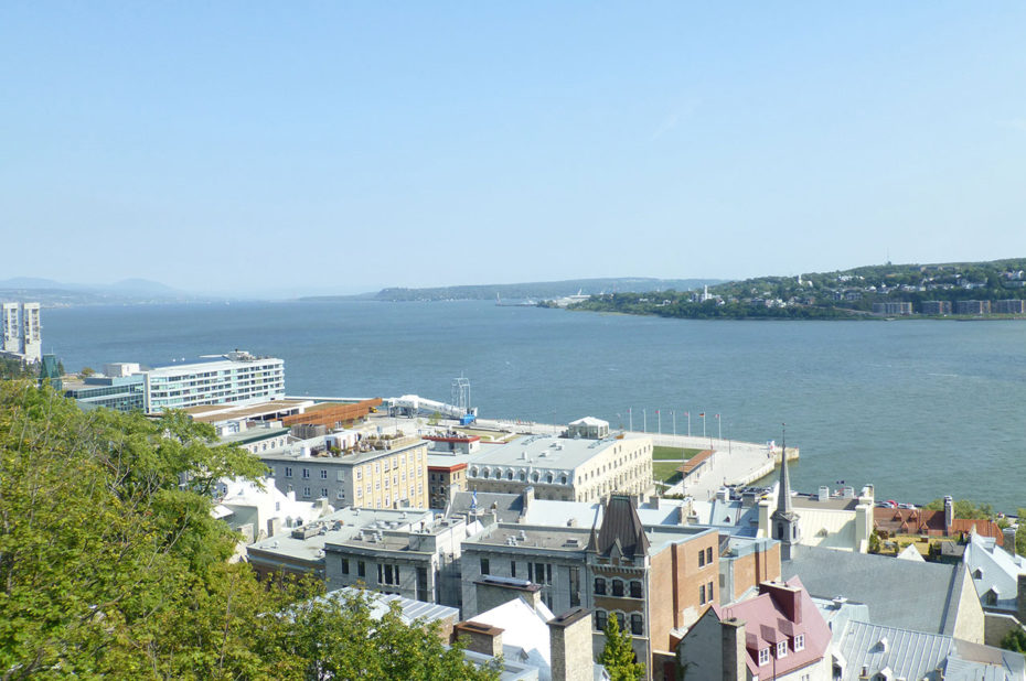 Le Saint-Laurent traverse la ville de Québec