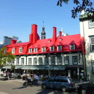 Dans le Vieux-Québec, les toits rouges sont omniprésents