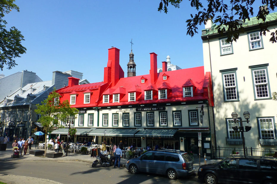 Dans le Vieux-Québec, les toits rouges sont omniprésents