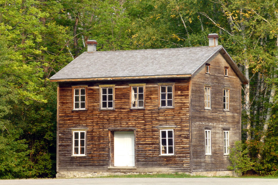 Une ancienne maison d'habitation plutôt bien conservée