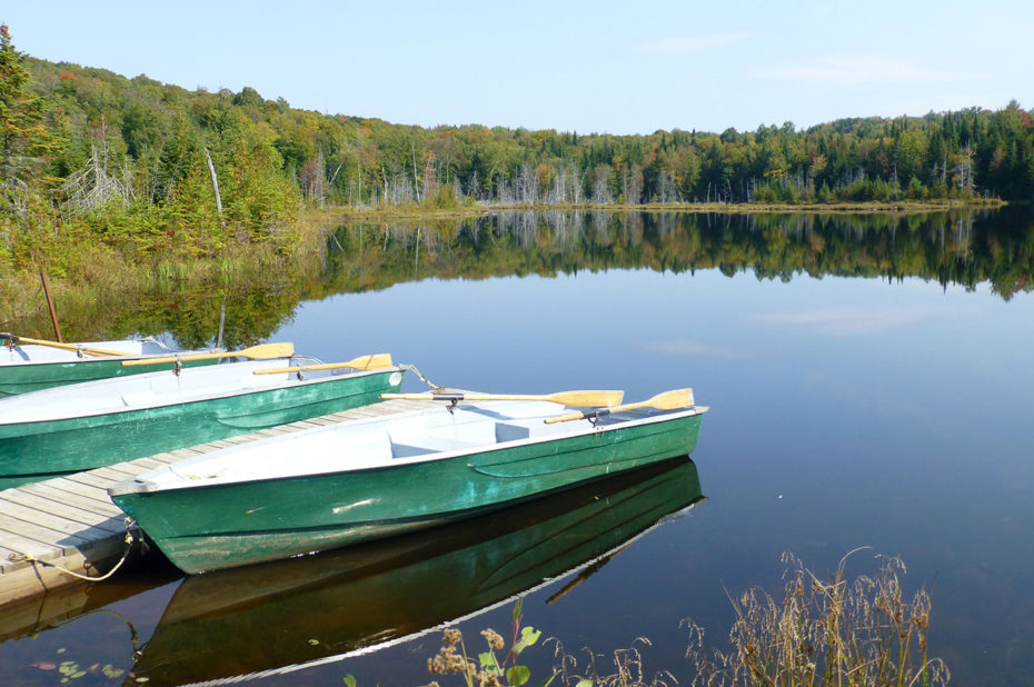 Barques sur un lac proche de la Pourvoirie du Lac Blanc