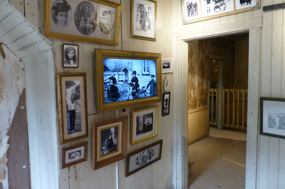 Une maison ancienne où l'on retrouve l'histoire du village et de la communauté