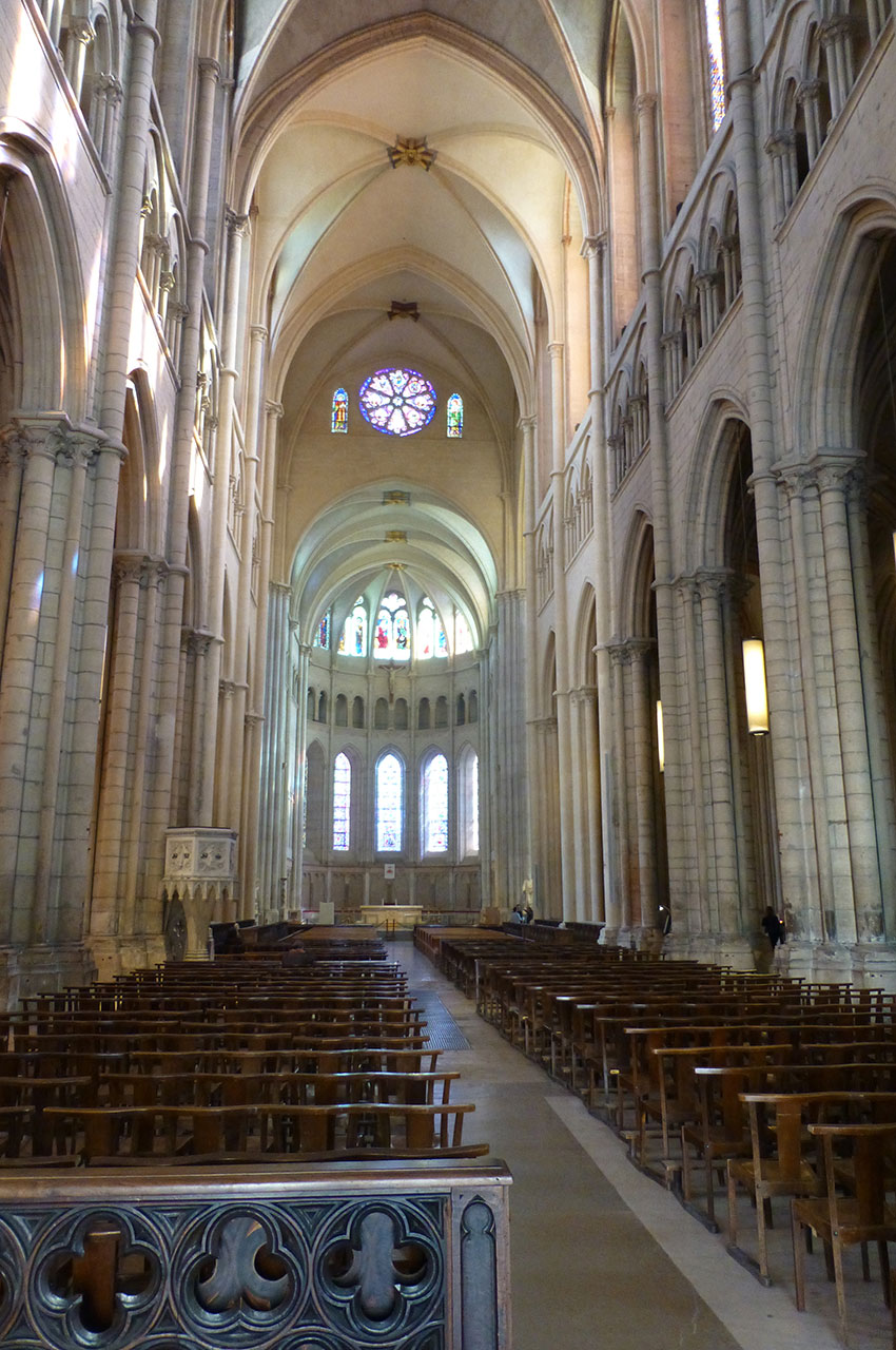 La nef principale de la cathédrale