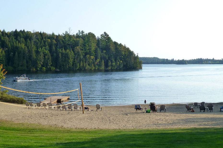 Le petite plage de la Pourvoirie du Lac Blanc