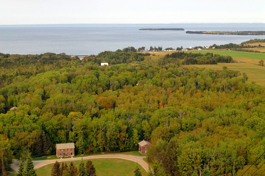 Vue magnifique sur Val-Jalbert et le Lac Saint-Jean