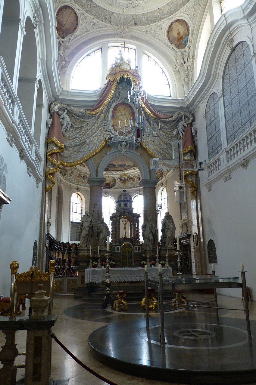 L'intérieur de la basilique Saint-Magne