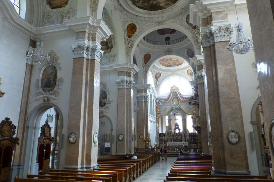 Nef principale de la basilique Saint-Magne