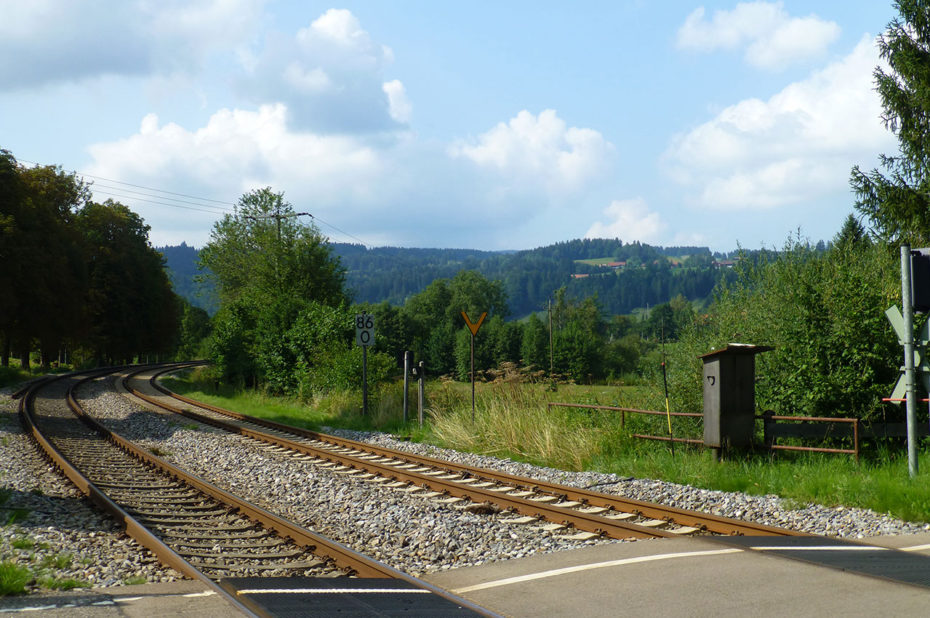 Les rails de la voie de chemin de fer à Hergensweiler