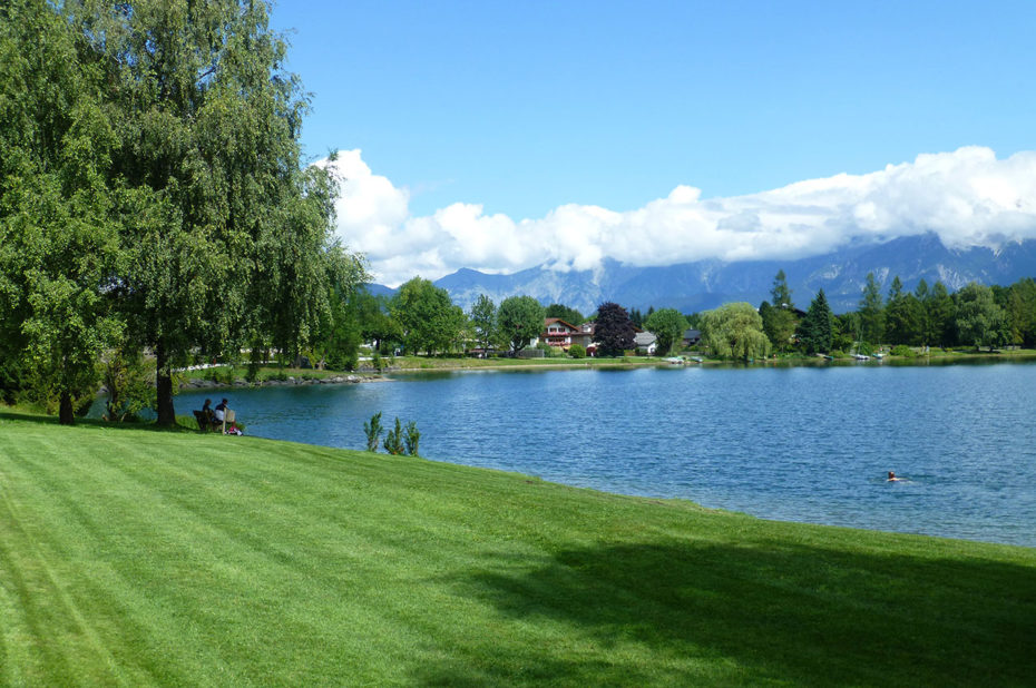 Baignade dans l'eau pure du lac Zeller See