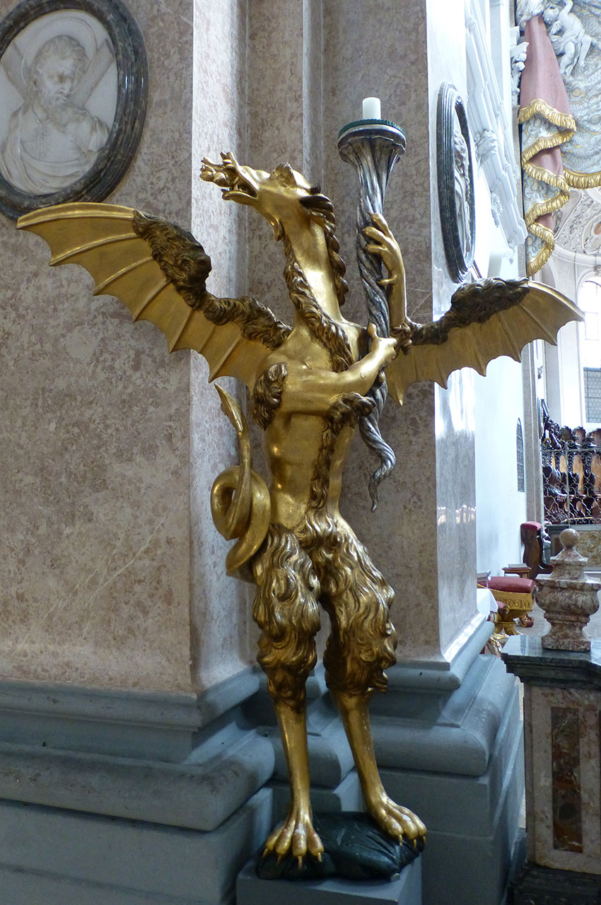 Candélabre en bronze sous la forme d'un dragon