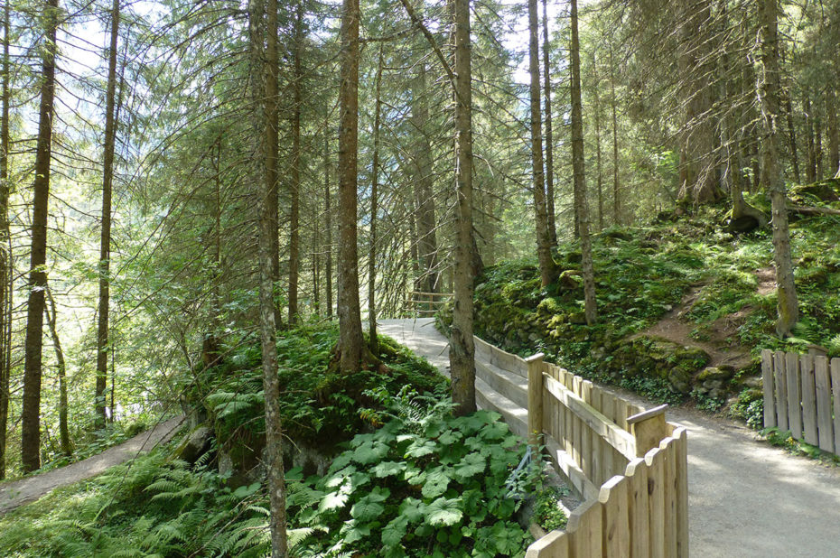 Chemin de randonnée longeant les cascades de Krimml