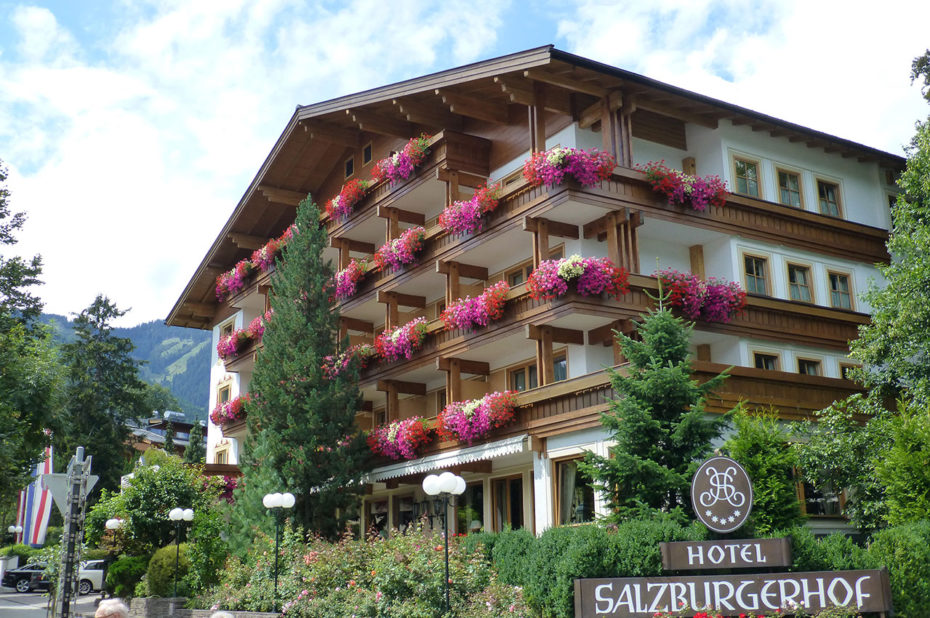 L'hôtel Salzburgerhof fleuri de géraniums