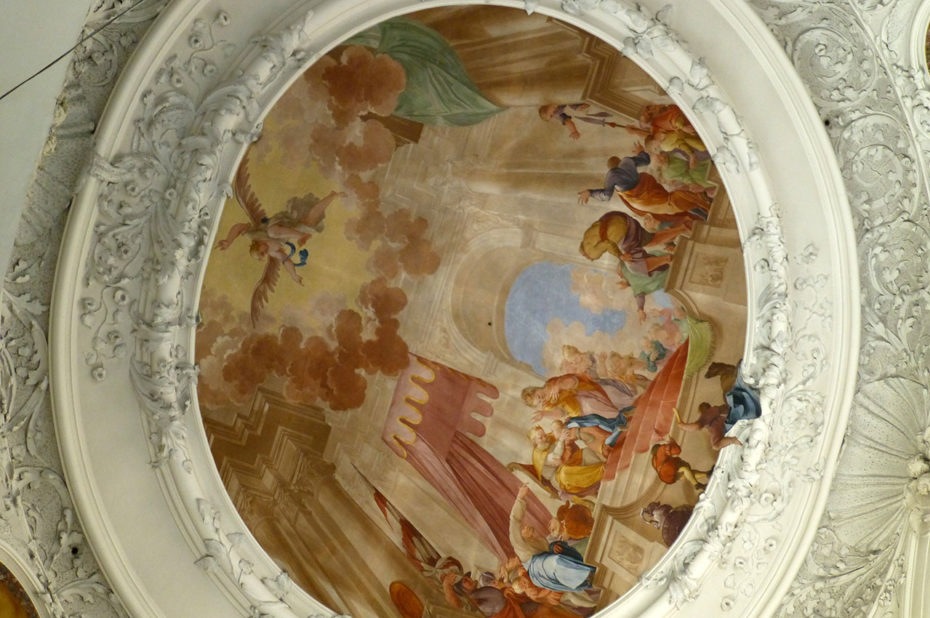 Peinture en forme de médaillon au plafond de la basilique