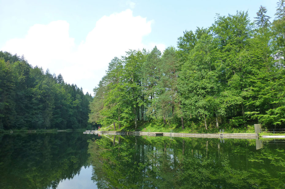 Il est possible de faire le tour à pied du lac Weissensee