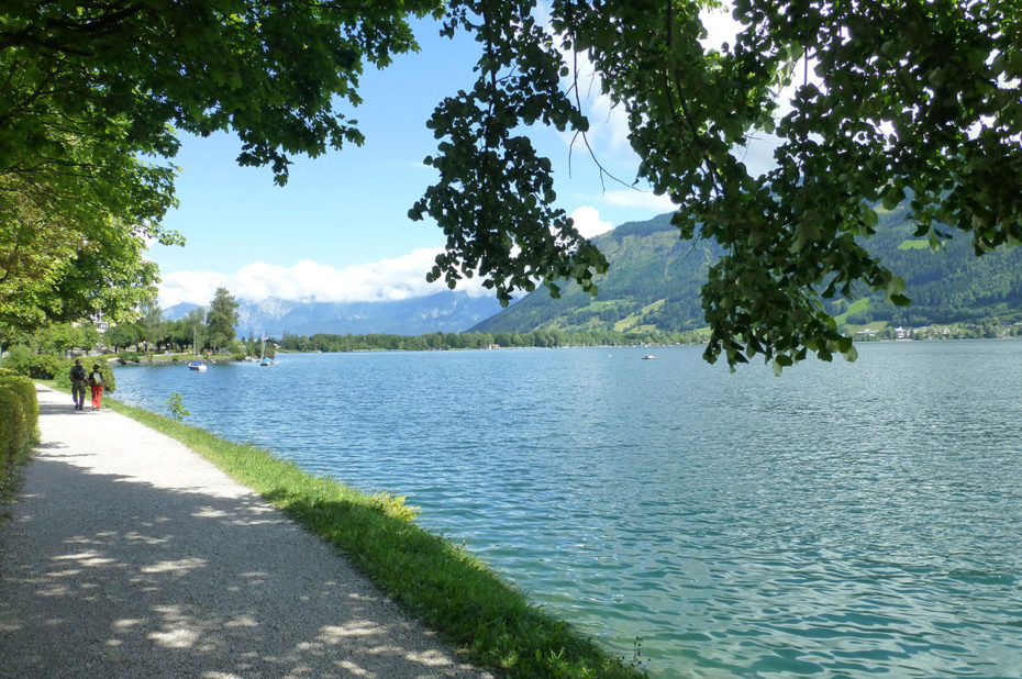 Chemin de promenade autour du lac Zeller See