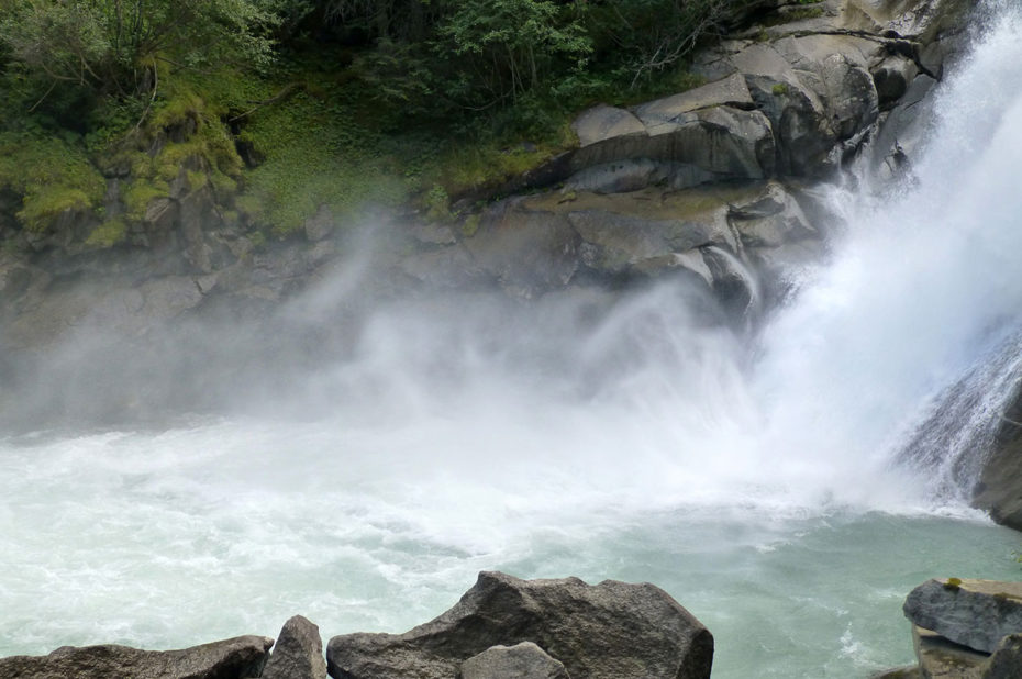 Les trombes d'eau des cascades captivent le regard