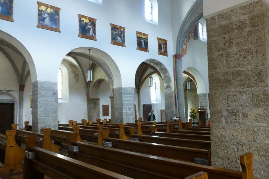 Vue de l'intérieur de l'église Saint-Hippolyte