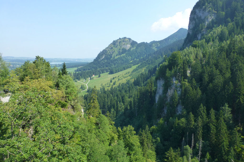 Vue sur les montagnes depuis le château