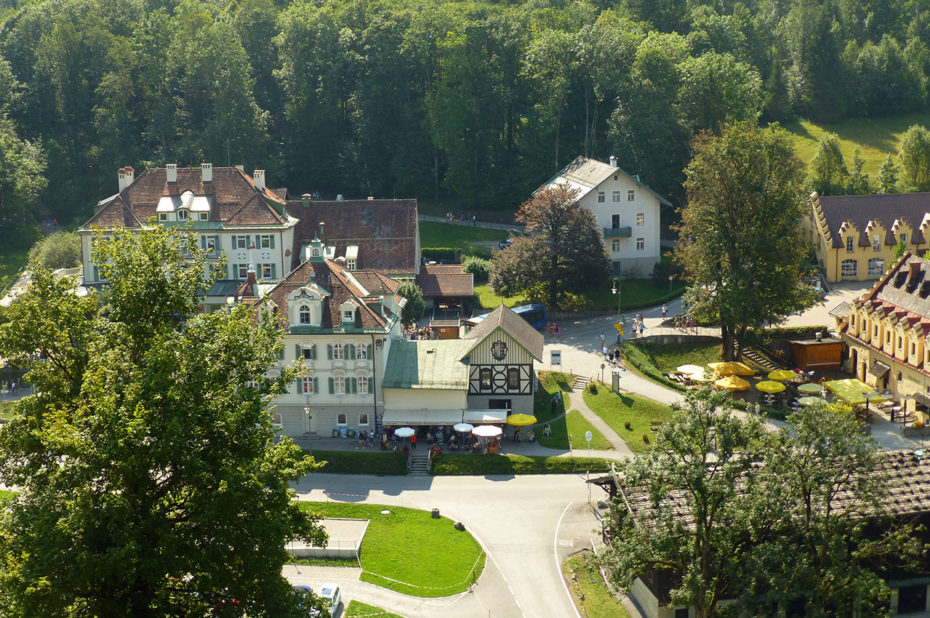 Vue sur le village d'Hohenschwangau où l'on prend son ticket