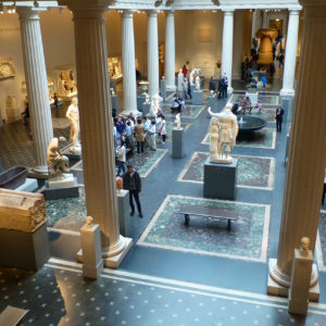 Vue sur la collection de l'art grec et romain du MET Museum