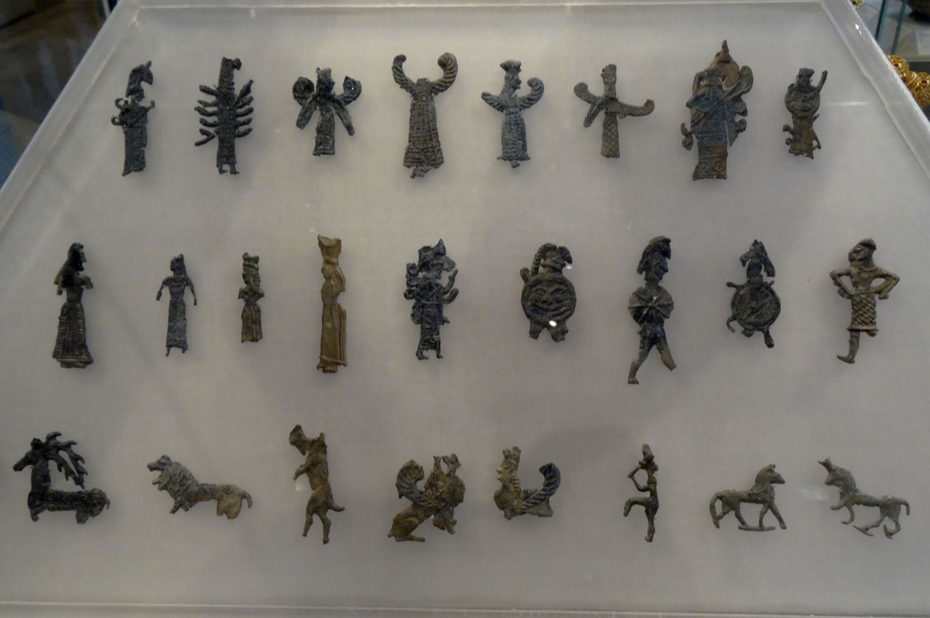 Petites figurines de terre cuite