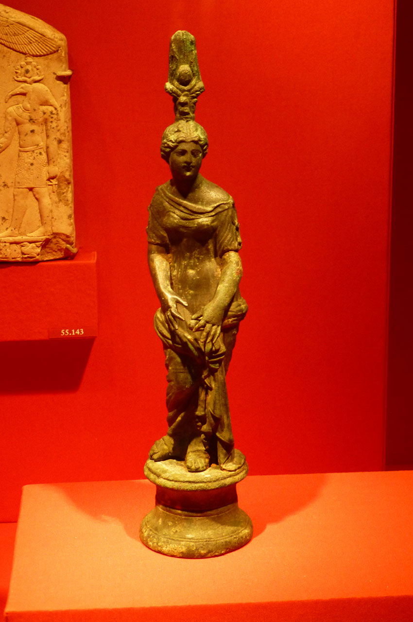 Statue de femme en bronze