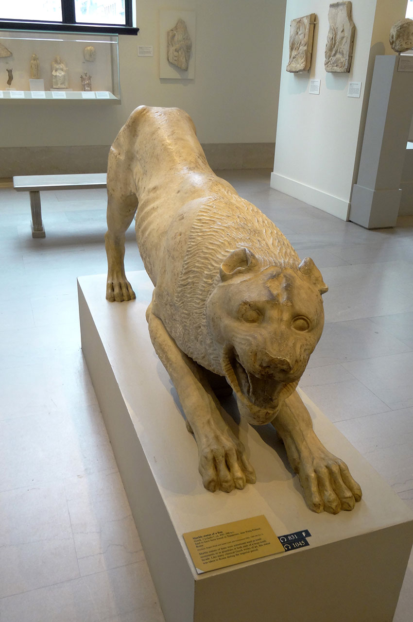 Statue en marbre d'un lion