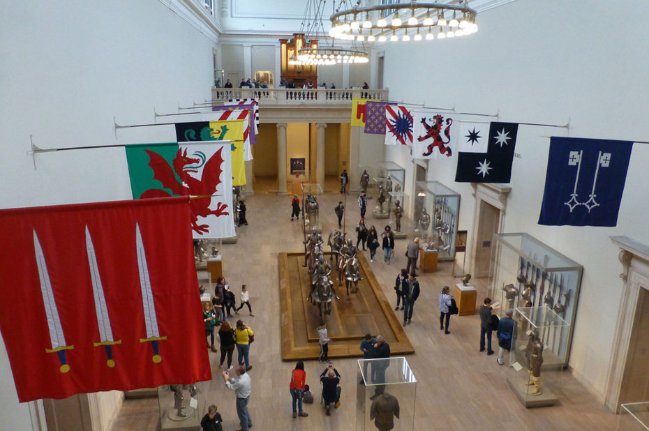 Au cœur de la galerie des armes et armures