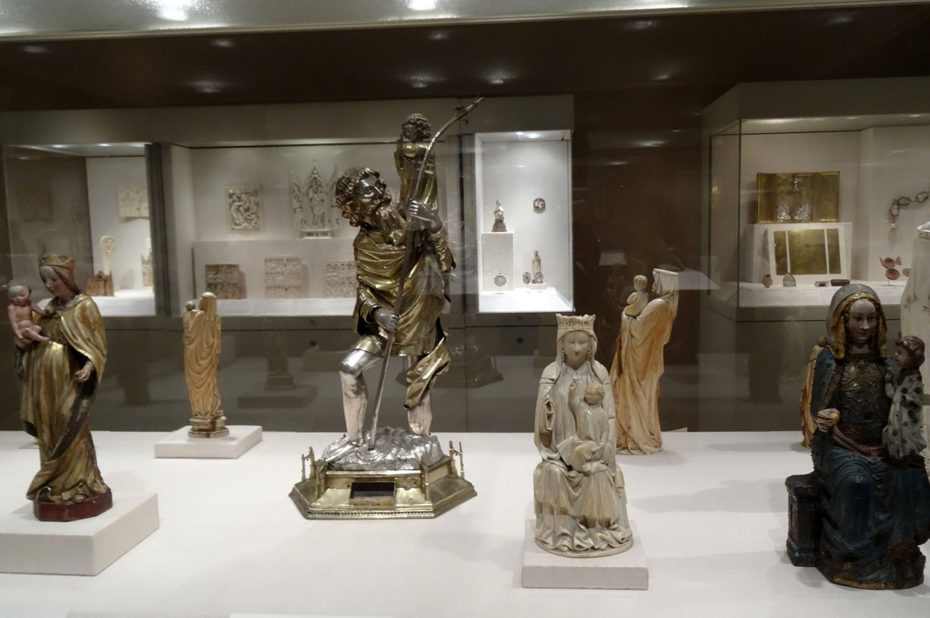 Diverses statues de l'aile américaine