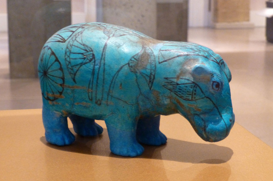 Faïence d'Égypte d'un hippopotame bleu