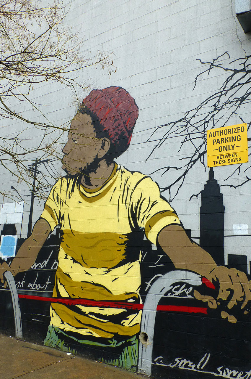 Bikes make the wall Jeune-homme-velo-street-art-bushwick