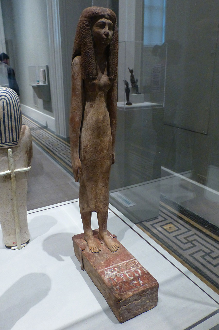 Statue en bois de tombe d'une femme