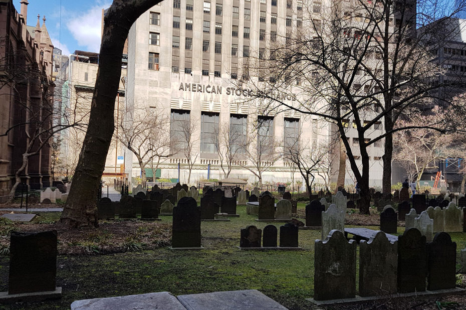 Le cimetière derrière l'église