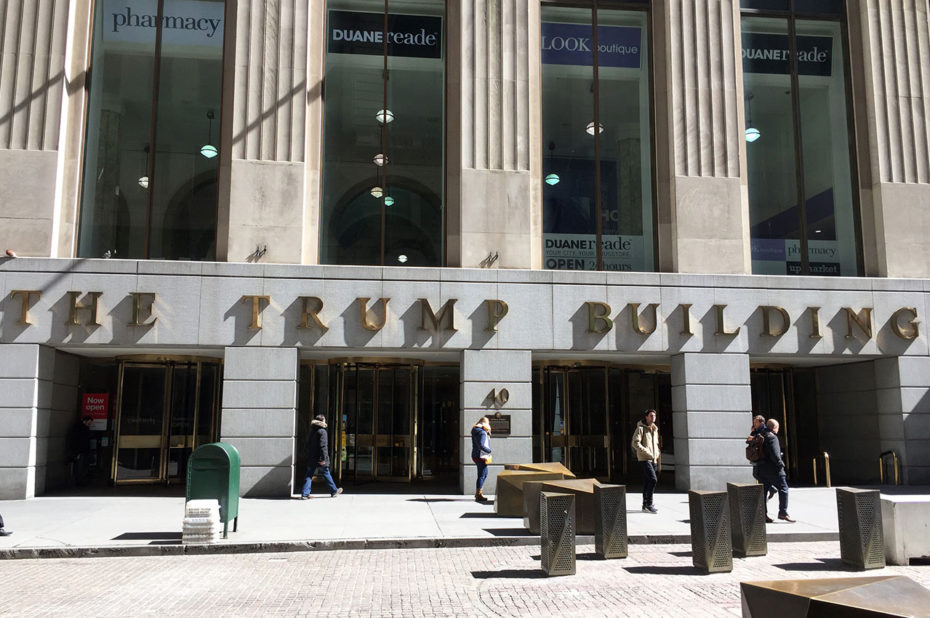 L'entrée de The Trump Building, à ne pas confondre avec la Trump Tower