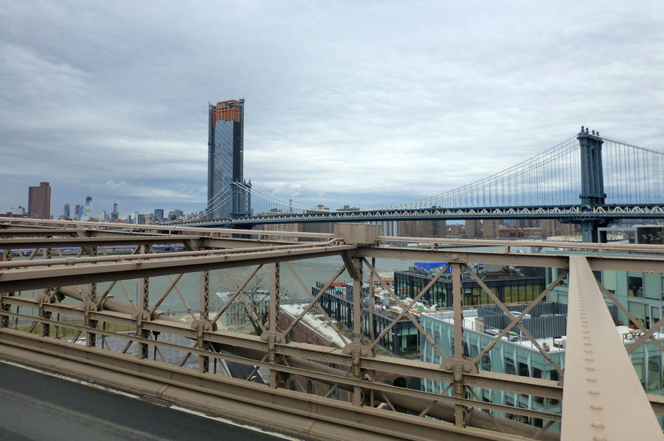 Manhattan Bridge, qui enjambe également l'East River