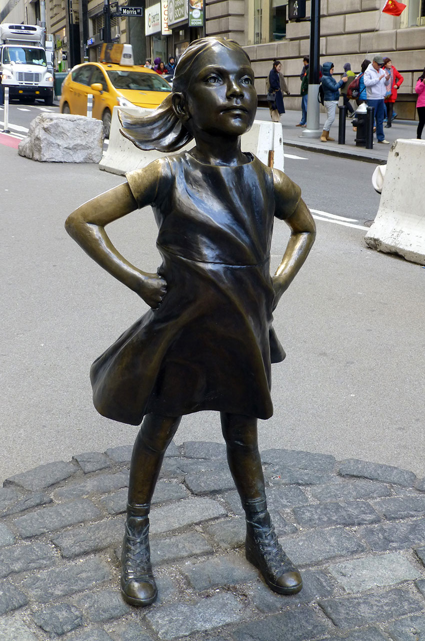 Statue "La petite fille sans peur"