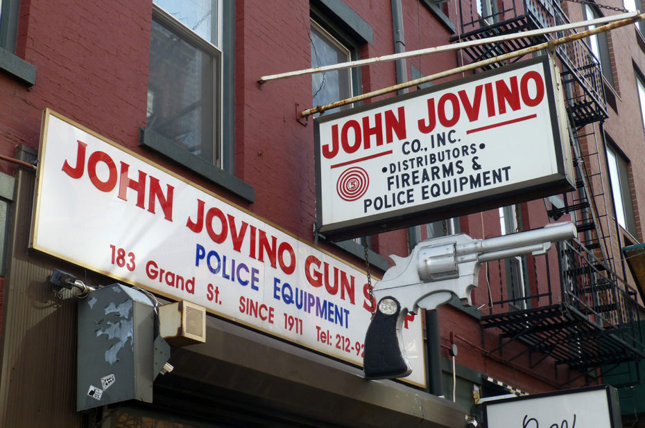 John Jovino, vendeur d'armes sur Grand Street