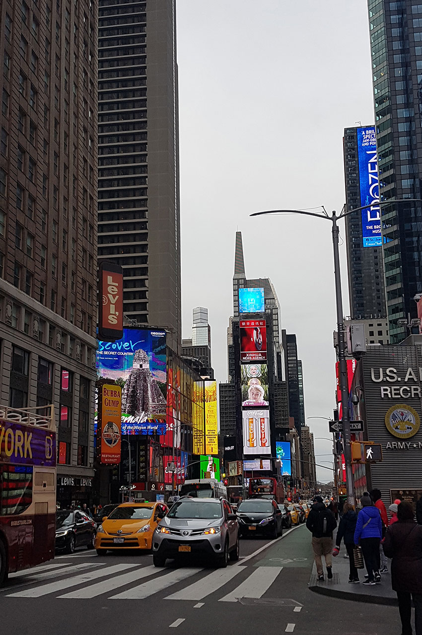 Arrivée à Times Square juste avant la nuit