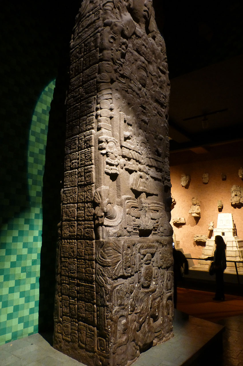 Colonne sculptée, symbole de l'art amérindien