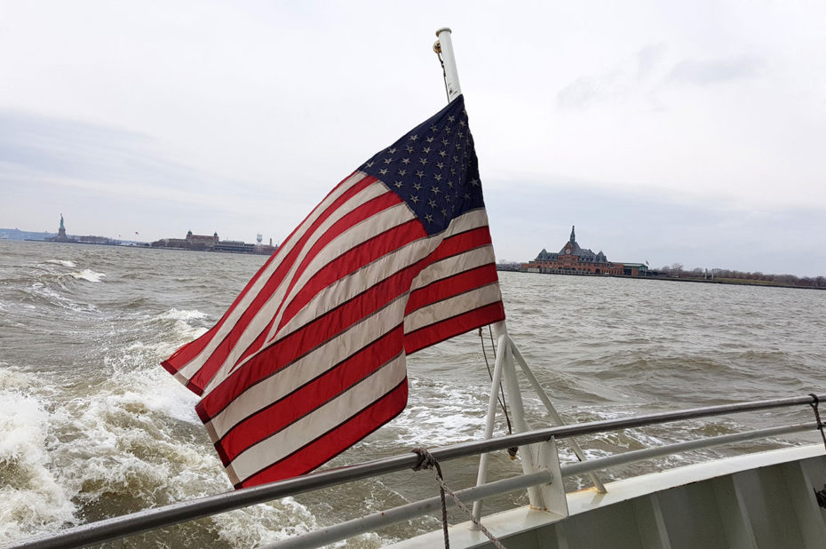 Drapeau américain à l'arrière du bateau