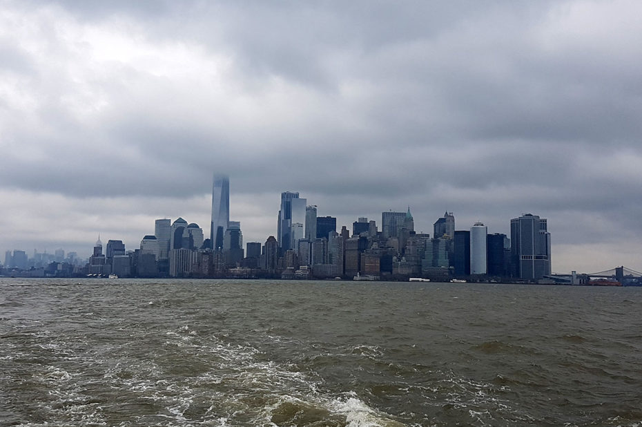 L'île de Manhattan sous les nuages