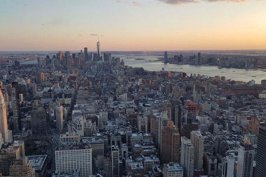 Le sud de Manhattan depuis l'Empire State Building au crépuscule