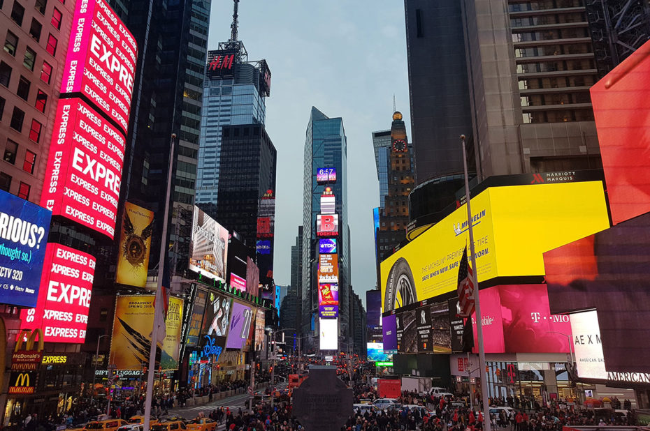 Times Square à la nuit tombante