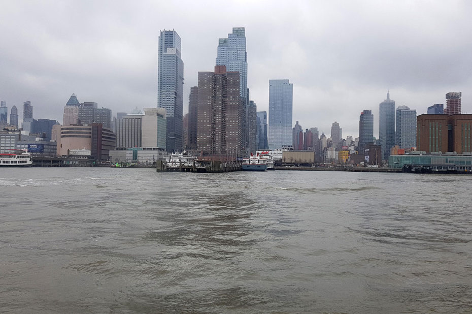 Vue sur Manhattan depuis la croisière sur l'Hudson